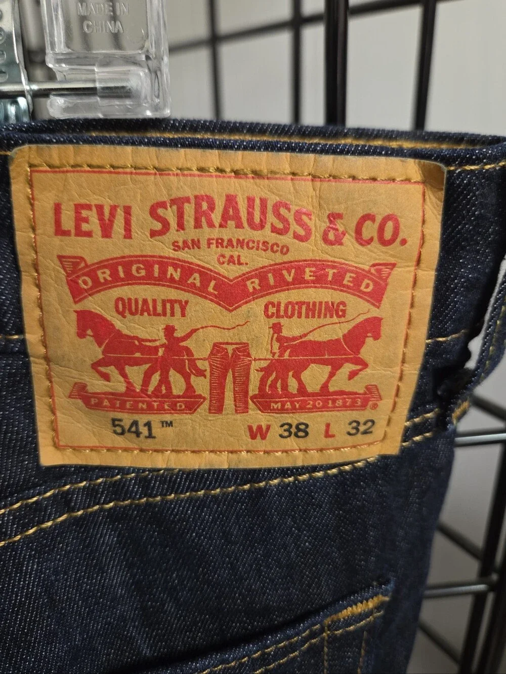 Levi's Jeans Men's 38x32 Athletic Fit Taper 541 Stretch  Blue